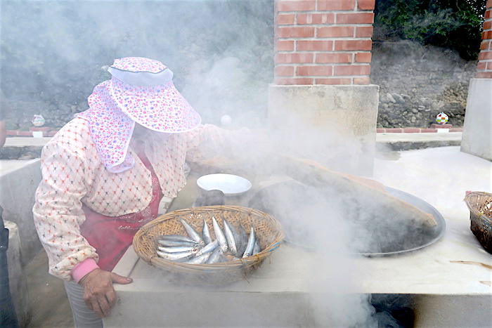 cooking-sardines-on-fu-ji-stove